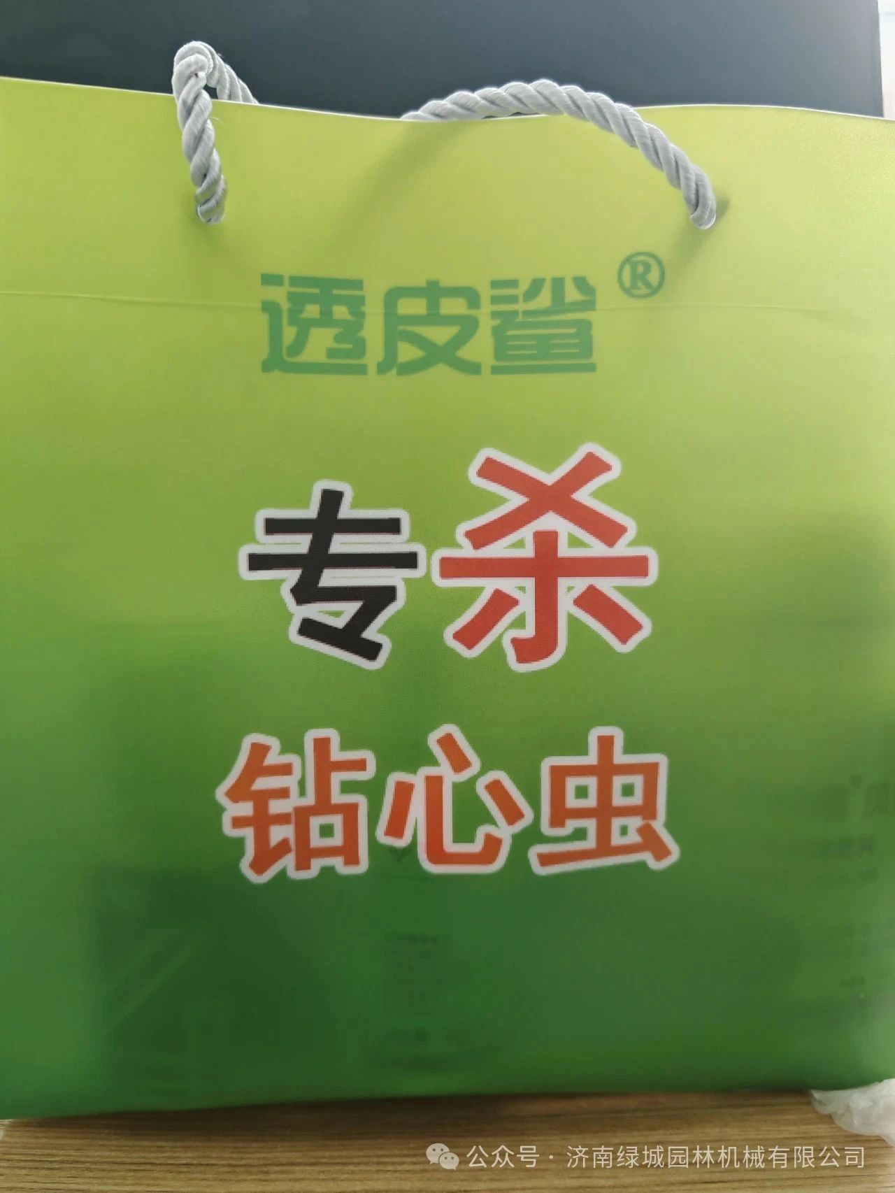 DƬ
